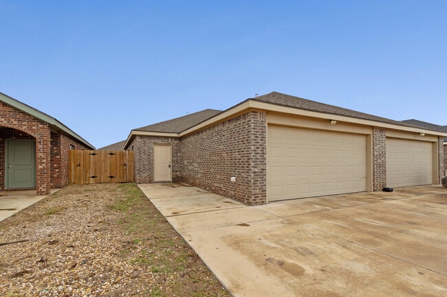 Building Photo - 5708 Kemper St