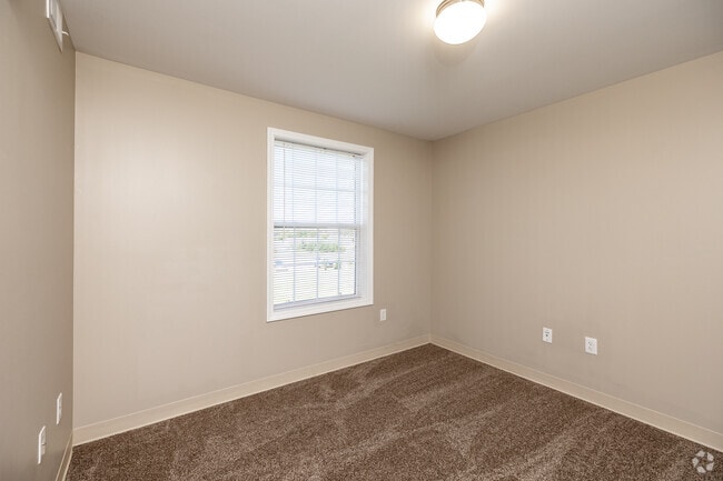 2BR, 1BA - 812SF - Bedroom