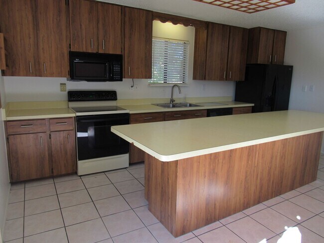 Photo - 2 Bedrooms plus 2 non confirming bedrooms in the basement close to light rail