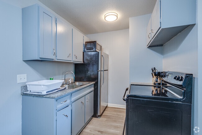 1BR, 1BA - 600SF - Kitchen - Princeton Place