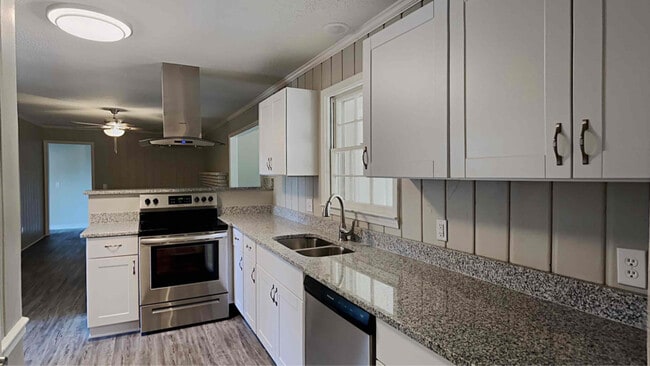 Photo - 1924 Pontiac Ave