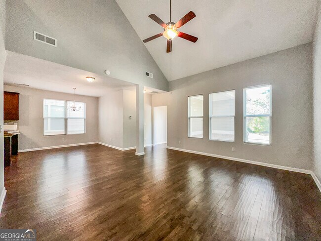 Photo - 166 Daisy Cir