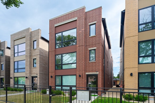 Building Photo - 4605 S St Lawrence Ave
