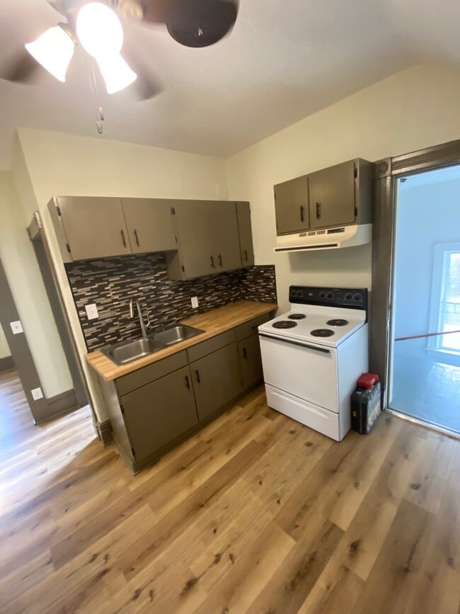 402 S 4th Ave Unit Upper