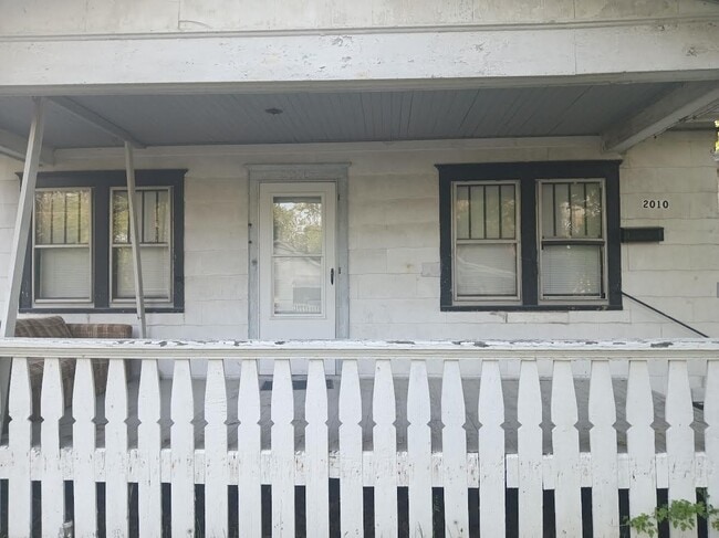 Photo - 2010 N Ellis St