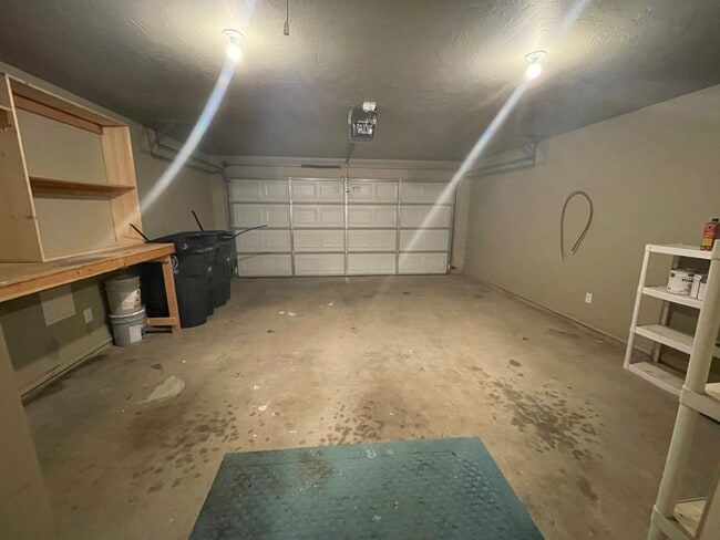 Photo - Comfortable 3/2 in Desired Neighborhood