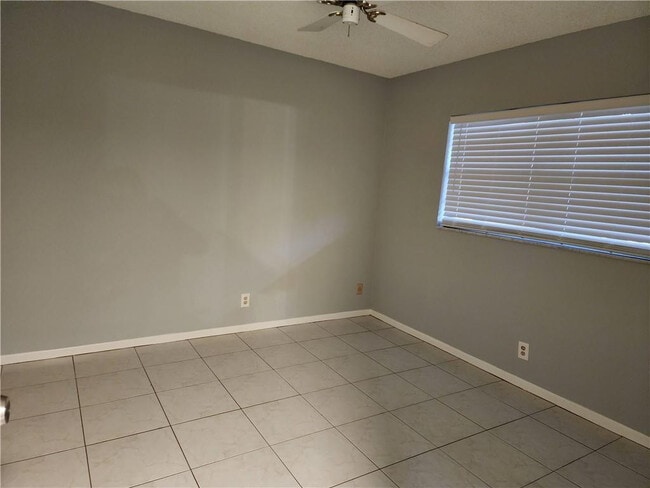 Photo - 1005 Country Club Dr Unit 207