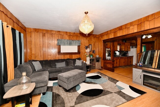 Photo - 1811 Main St