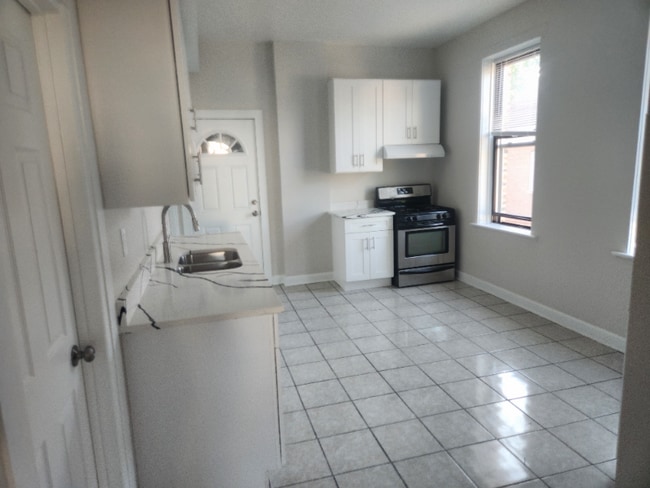 Photo - 2326 S Homan Ave Unit 2R