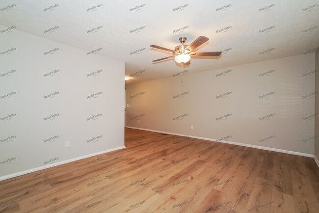 Photo - 5575 Barnard Dr