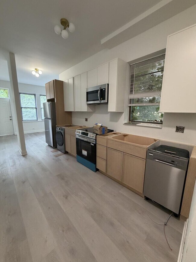Building Photo - 4832 N Winthrop Ave Unit 1R