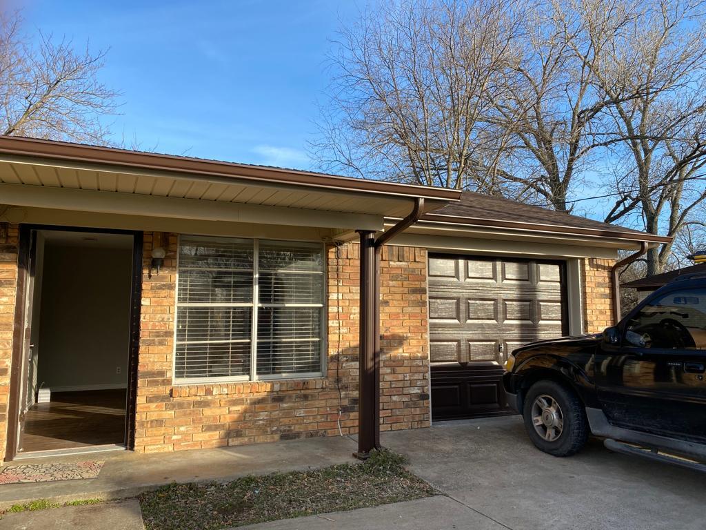 Photo - 621 S Washington St (Pilot Point, TX)