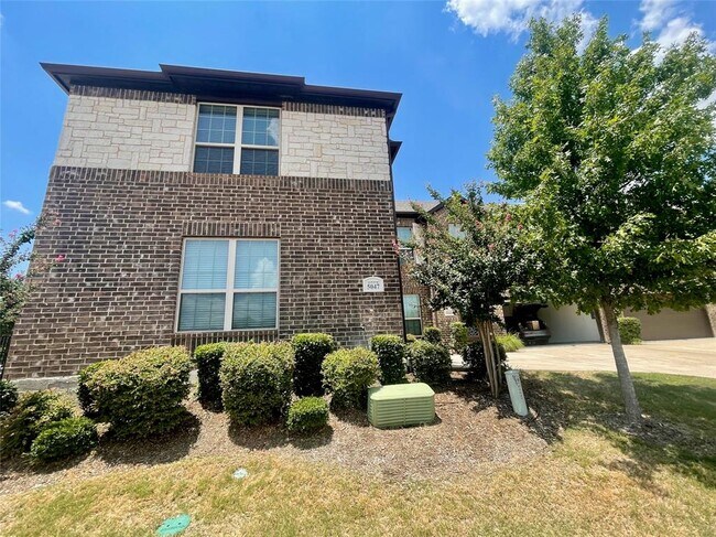 Photo - 5047 Venecia Way