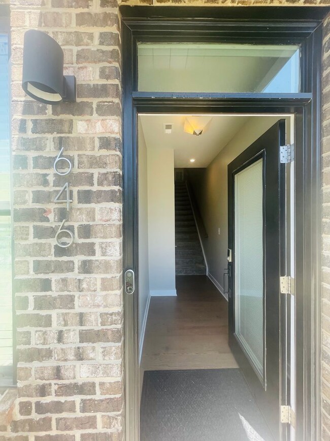 Sophisticated and Spacious 3BR-3.5 Bath To... - Sophisticated and Spacious 3BR-3.5 Bath To... House