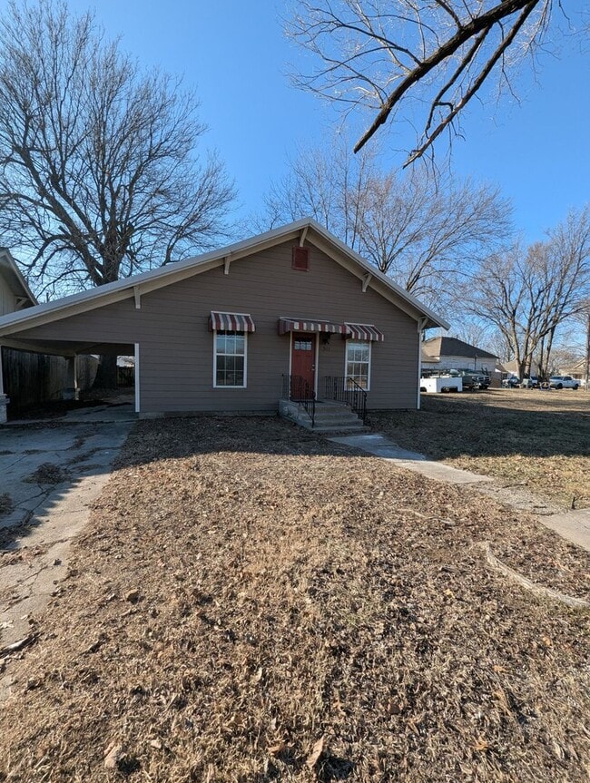 Building Photo - 3 Bed/1 Bath - Now Available In Columbus KS!