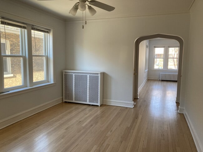 Photo - 2433 W Dakin St Unit 1