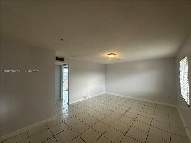 Photo - 1453 SW 3rd St Unit 305
