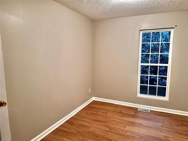 Photo - 3164 Kingswood Glen