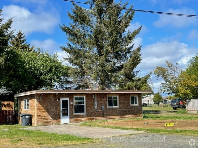 Building Photo - 804 N 1st St Rental
