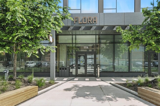 Photo - 1129 W Carroll Ave Unit 1103