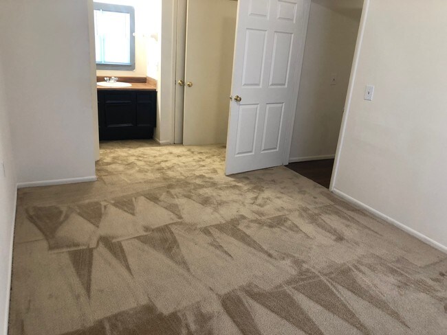 Photo - Lake Mist Apartments