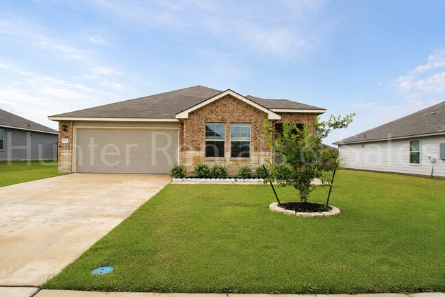 Building Photo - Modern Style Three Bedroom Home