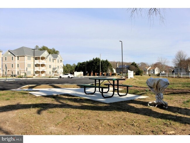 Building Photo - 1665 Kenton Rd Unit 101