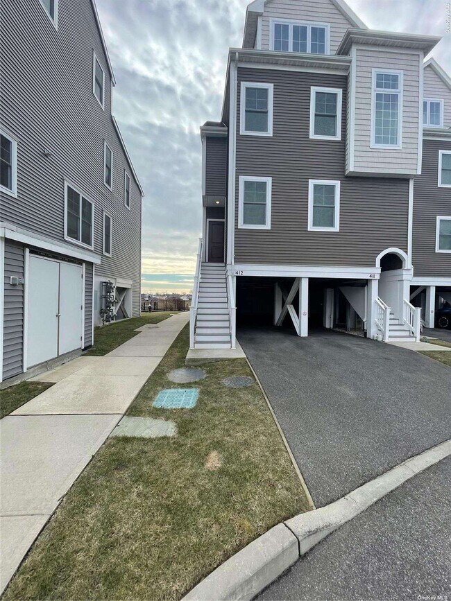 Photo - 412 Marina Pointe Dr