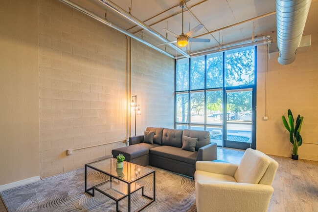 Building Photo - 1275 E University Dr Rental