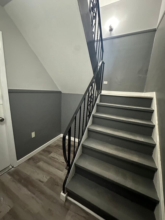 Photo - 1015 E 150th Pl