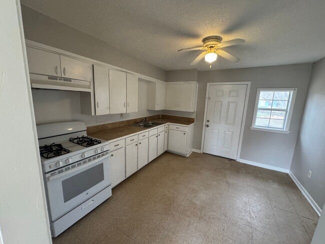 Photo - 2521 Trichel St