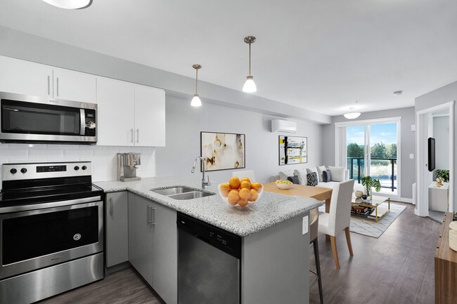 Photo - 728 Meaford Avenue