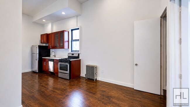 FRANKLIN AVENUE / 2-Bed 1/Bed / Loft Space / AVAILABLE OCTOBER 1st