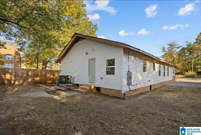 Photo - 1310 Steiner Ave SW