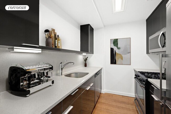 Photo - 41-18 Crescent St