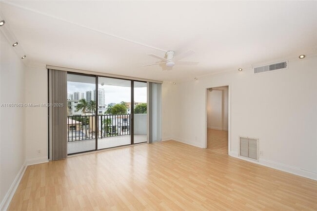 Photo - 3703 NE 166th St Unit 408