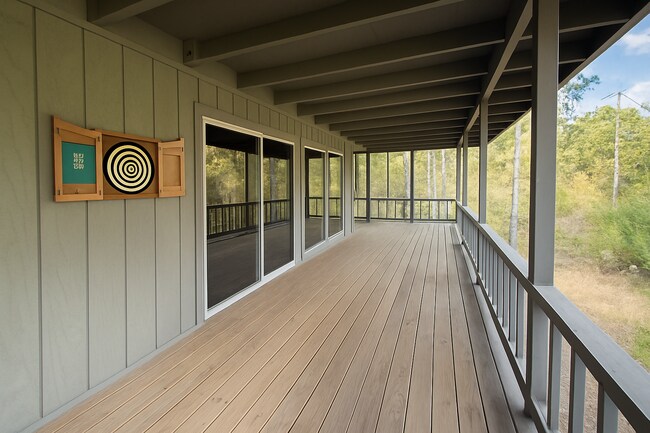 Photo - 140 Maple Leaf