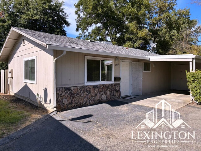 Building Photo - Charming 2BD/1.5BA Sacramento Home, near J...