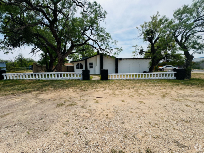 Building Photo - 1920 Martin Luther King Dr Rental