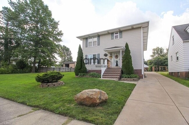 Photo - 3027 Brookdale Ave Unit 3027 Brookdale Ave (Lower)