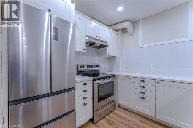 Photo - 100 Charlton Ave W Unit LL03