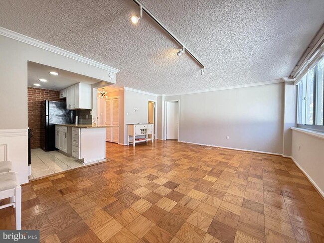 Building Photo - 5353 Columbia Pike Unit 310