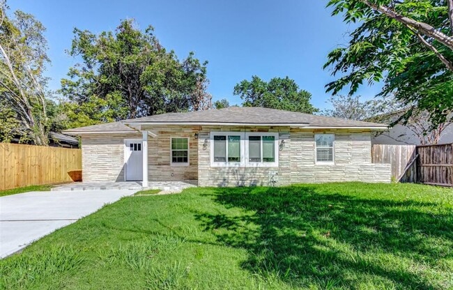 Building Photo - 5647 Belarbor St Rental