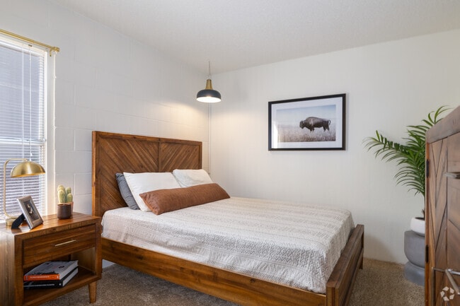 2BR, 1BA - 727SF - Second Bedroom
