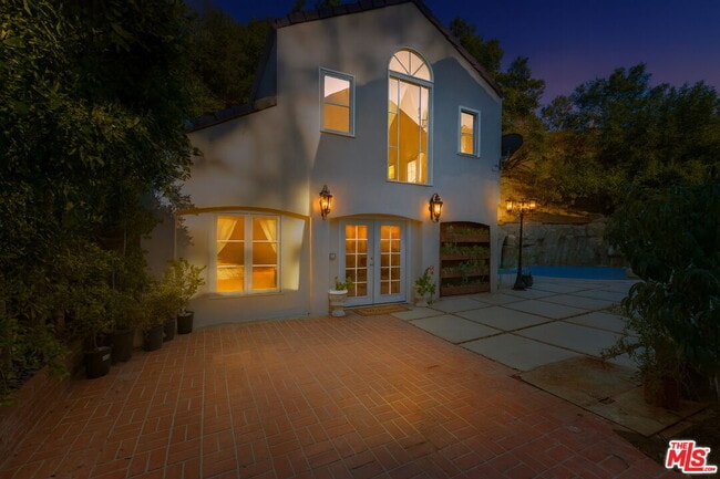 Building Photo - 1174 Coldwater Canyon Dr Rental