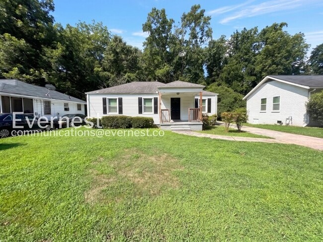 Building Photo - 3 Bed, 1 Bath Home with Off-Street Parking / Pet-Friendly / Coming Soon!