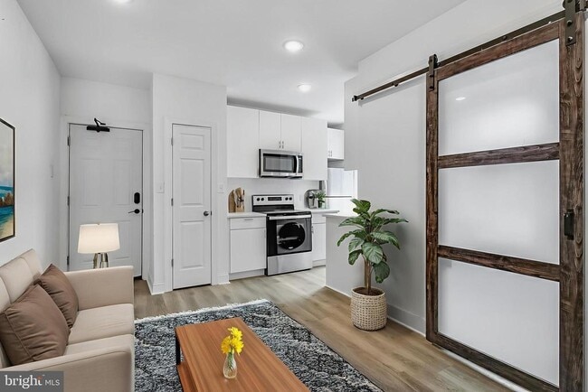 Building Photo - 2046 E Huntingdon St Unit 2F Rental