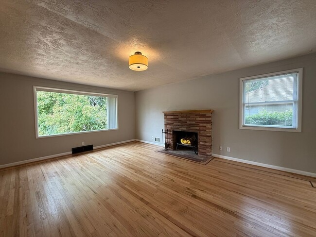 Photo - 2530 Summer St SE