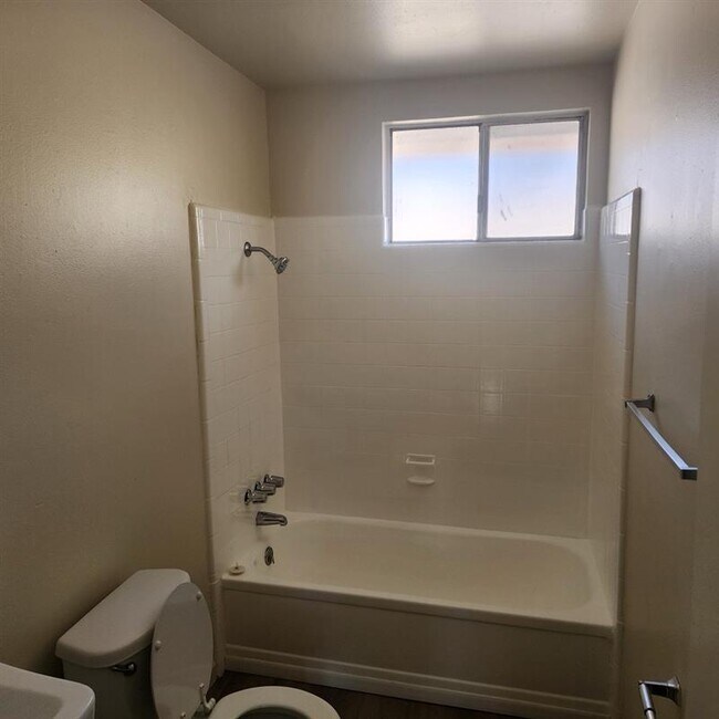 Photo - Town House Apartments