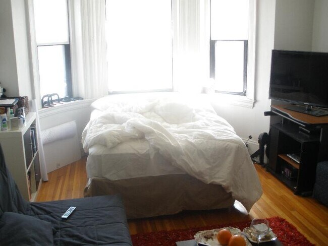 Photo - 533 Newbury St Unidad 2F